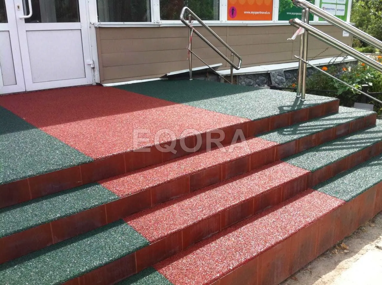 Резиновое покрытие на травмоопасные участки из резиновой крошки в Сергиевом Посаде